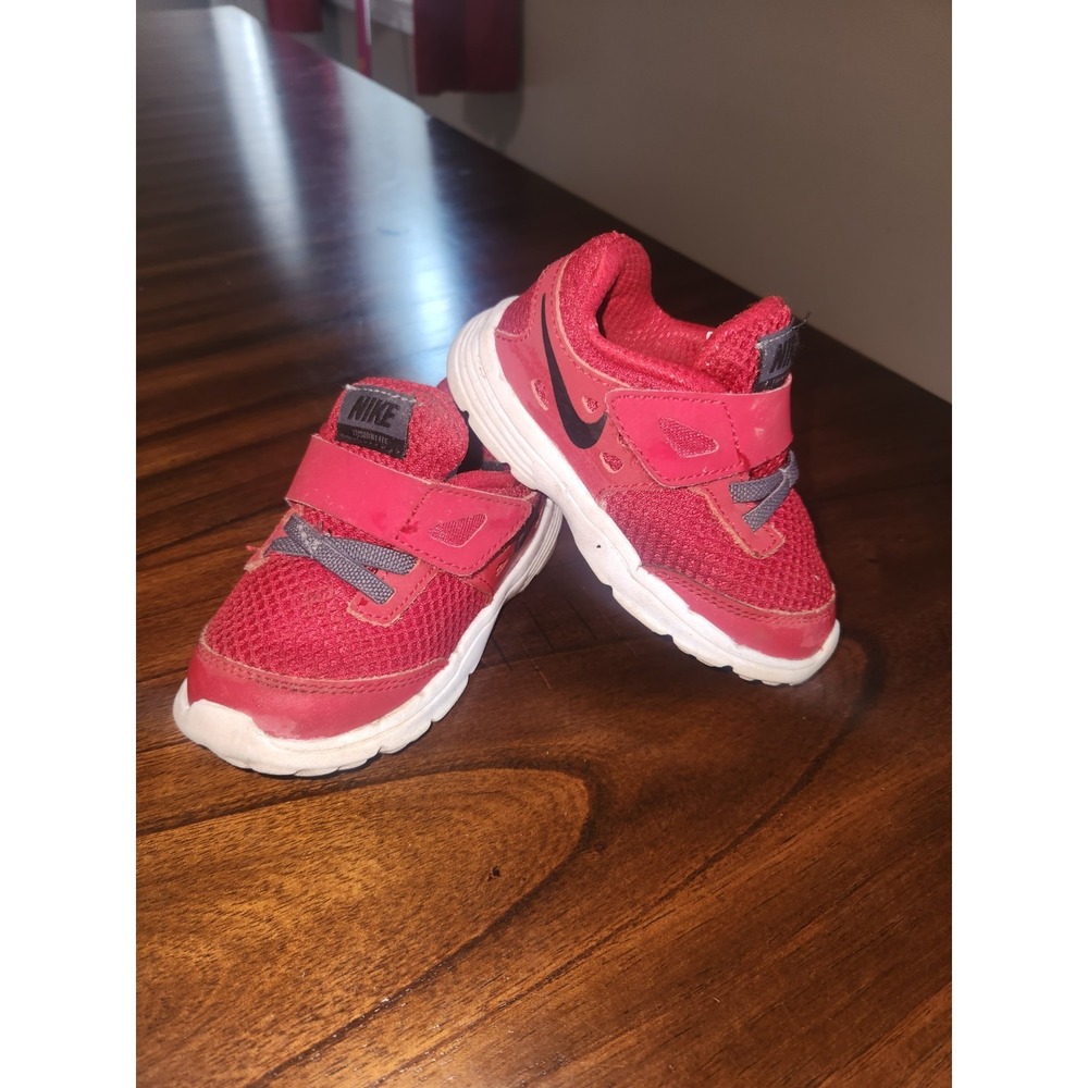 Nike Fusion Run 2 sneakers in red. Toddler size 6C